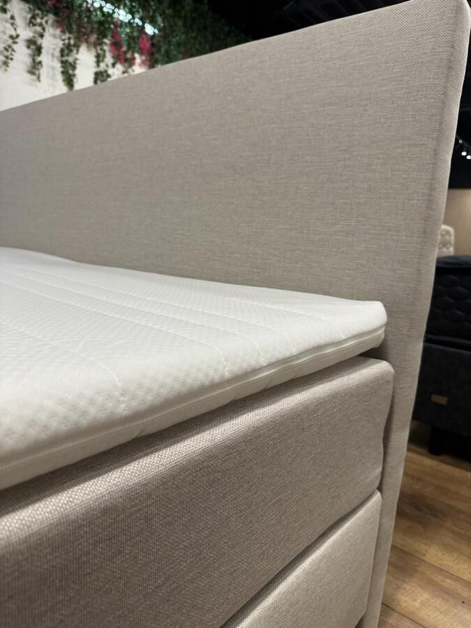MatexBedding Complete boxspring set Magic 180x210 beige betaalbare hotel boxspring voor thuis Ultieme luxe gecombineerd met ongekend slaapcomfort orthopedische pocketvering matras tegen rugklachten + 1 koudschuim topper strak meegestoffeerd hoofdbord