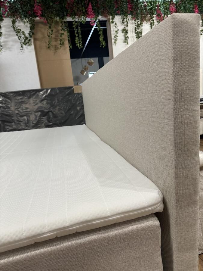MatexBedding Complete boxspring set Magic 180x200 beige betaalbare hotel boxspring voor thuis Ultieme luxe gecombineerd met ongekend slaapcomfort orthopedische pocketvering matras tegen rugklachten + 1 koudschuim topper strak meegestoffeerd hoofdbord