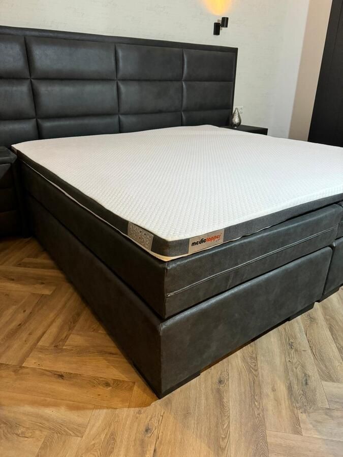 MatexBedding Medic Topper 2face Premium Ultimate 180x200x8 Orthopedisch dekmatras tegen rugklachten Optimale ondersteuning voor je hele lichaam Tweezijdig: stevig (afkoelend) of zacht (verwarmend) afritsbare zijdezachte hoes biokatoen matrasbeschermer