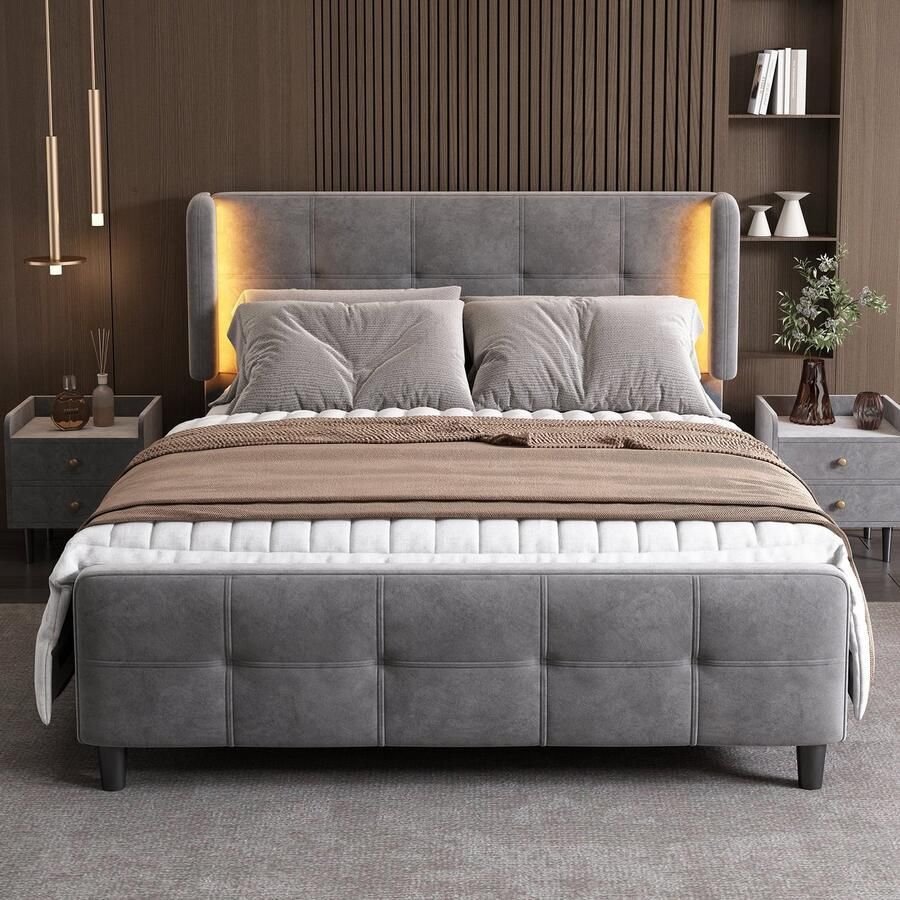 Merax Gestoffeerd Bed 140x200 cm – Luxe Fluwelen Bed met Verstelbare Hoogte LED Verlichting Gestept Hoofd- en Voetbord Inclusief Lattenbodem Grijs
