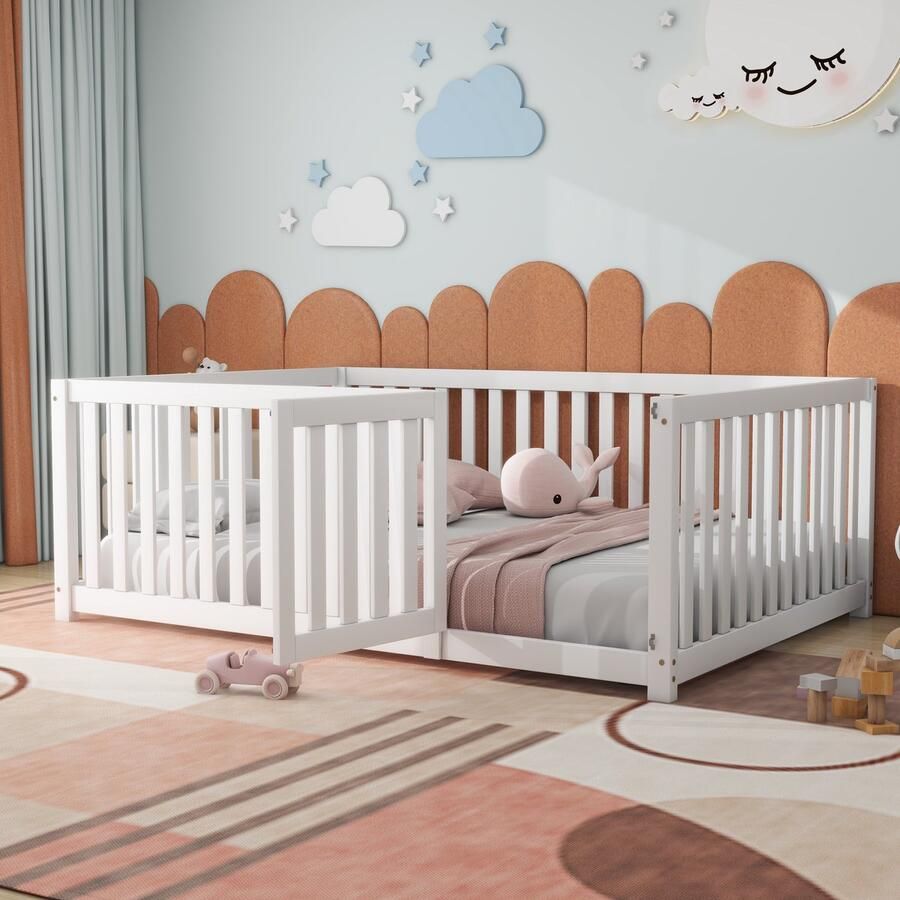 Merax Kinderbed 140 x 200 cm houten bedframe met hek en deur wit