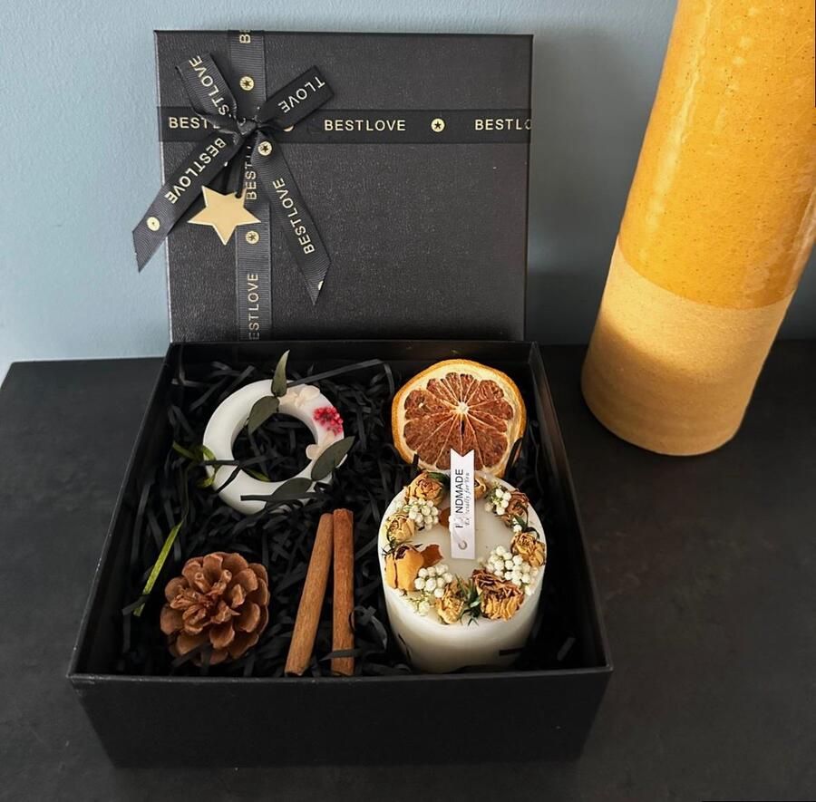 _Merkloos_ Cadeau Set Kaars Speciale Doos Handgemaakte Elegante Kaars met Gedroogde Rozen en Geurkaars voor Garderobe (Wit) Geschenk Set Geur Kaars