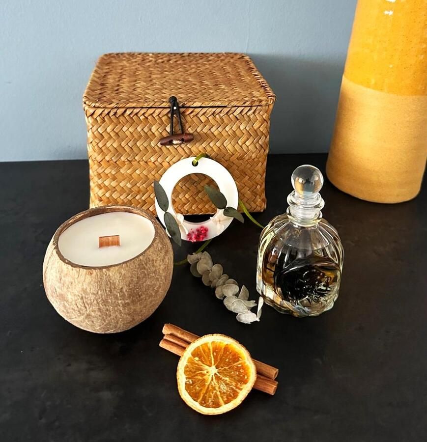 Sham's Art Cadeau Set Kaars Speciale Rotan Doos Handgemaakte Kokos Kaars en Geurkaars voor Garderobe (Wit) Geschenk Set Handmaakte Figuurkaars Geur Kaars