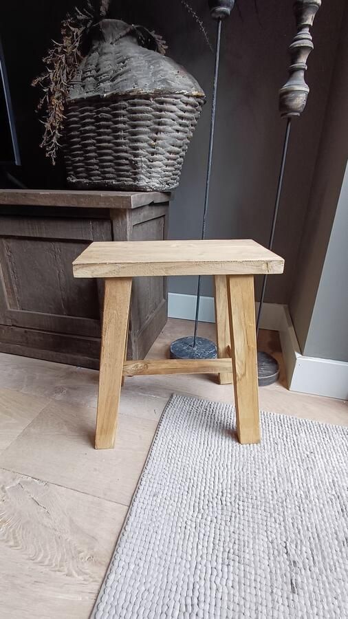 Merkloos landelijk krukje teakhout