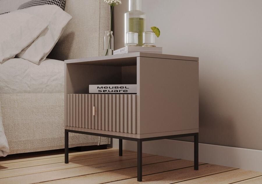 Meubel Square Nachtkastje Vibe Kasjmier Metalen poten Luxe kastje