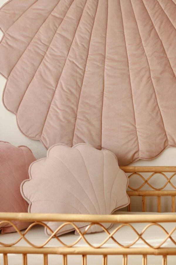 Moi Mili Velvet Schelp Speelmat Powder Pink schelp natuur roze meisje babykamer baby peuter speelmat spelen maar babyshower kraamcadeau