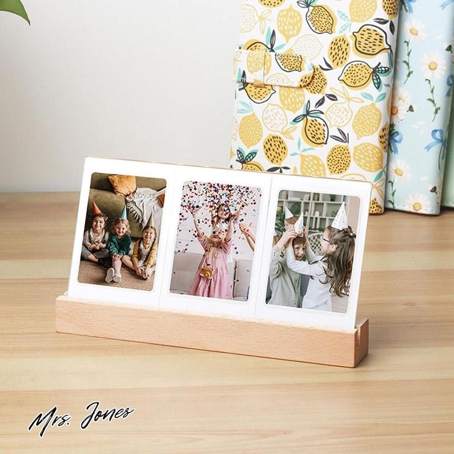 Mrs. Jones Oplichtende Helder Acryl Bureau Fotolijst 3 Inch 3 Openingen voor Instant Photo voor Vrienden