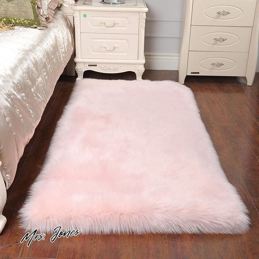 Mrs. Jones Pluizig tapijtje voor een gezellige woon- of slaapkamer met imitatie-schapenvacht zacht en stijlvol