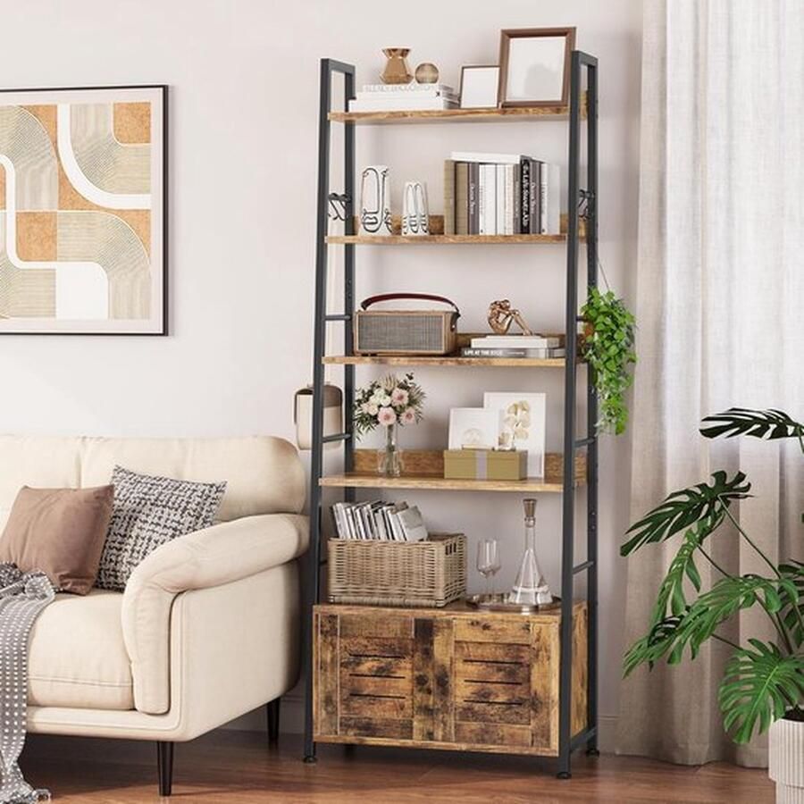 Mrs. Jones Vintage Bruin Boekenkast Met Ladderrek En Kast Industrieel Staand Rek Met Deuren En Haken Metaal Frame Rek voor Woonkamer Thuiskantoor Hal