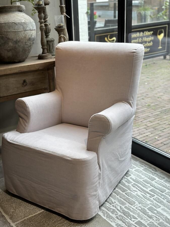 MT-Sfeeridee Fauteuil Aafje in een oudroze katoen-linnen stof met losse rok + hocker
