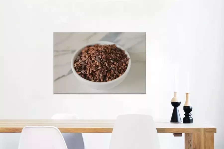 MuchoWow Canvas Schilderij Gemalen cacaobonen in een keramische kop op een marmeren tafel 60x40 cm Wanddecoratie