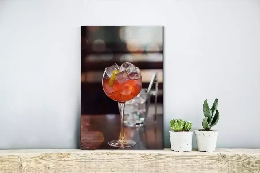 MuchoWow Canvas Schilderij Gin tonic met rode vruchten op een houten tafel 20x30 cm Wanddecoratie