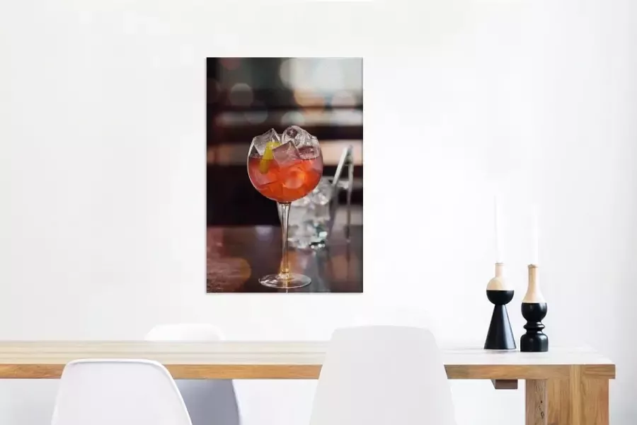 MuchoWow Canvas Schilderij Gin tonic met rode vruchten op een houten tafel 40x60 cm Wanddecoratie