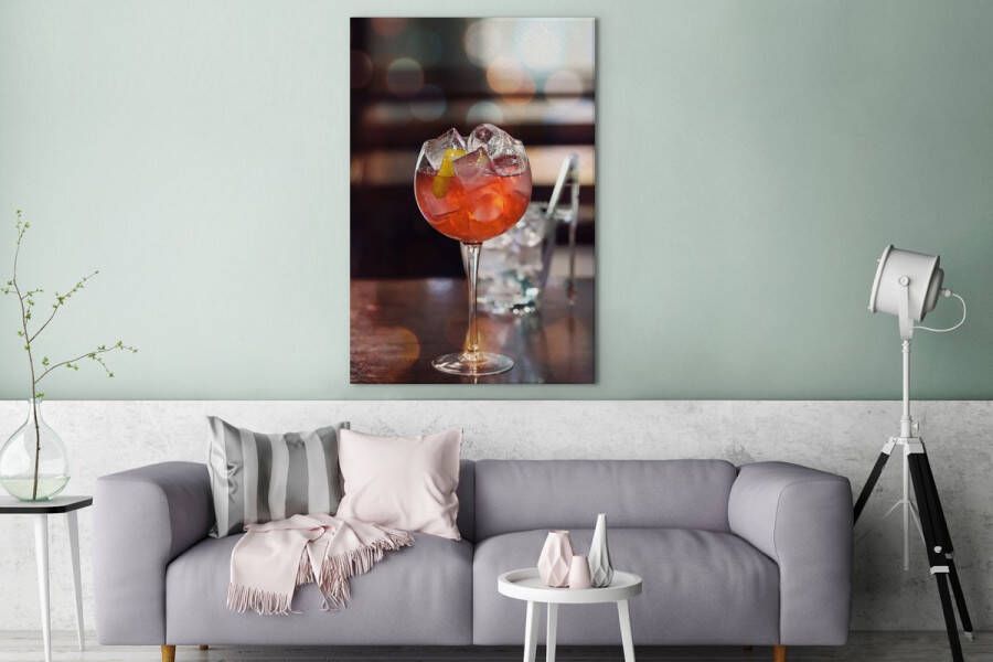 MuchoWow Canvas schilderij 90x140 cm Wanddecoratie Gin tonic met rode vruchten op een houten tafel Muurdecoratie woonkamer Slaapkamer decoratie Kamer accessoires Schilderijen