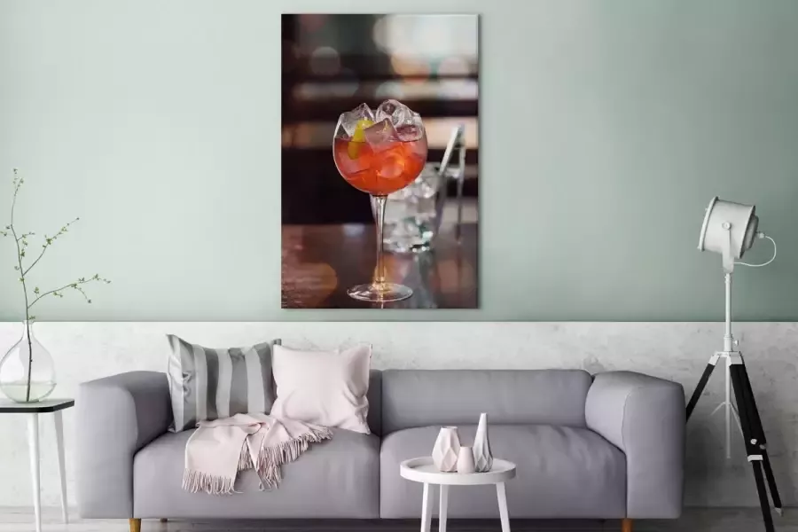 MuchoWow Canvas Schilderij Gin tonic met rode vruchten op een houten tafel 80x120 cm Wanddecoratie