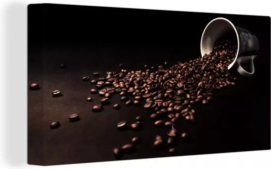 MuchoWow Canvas schilderij 160x80 cm Wanddecoratie Koffiebonen gemorst op een donkere tafel uit een kopje Muurdecoratie woonkamer Slaapkamer decoratie Kamer accessoires Schilderijen