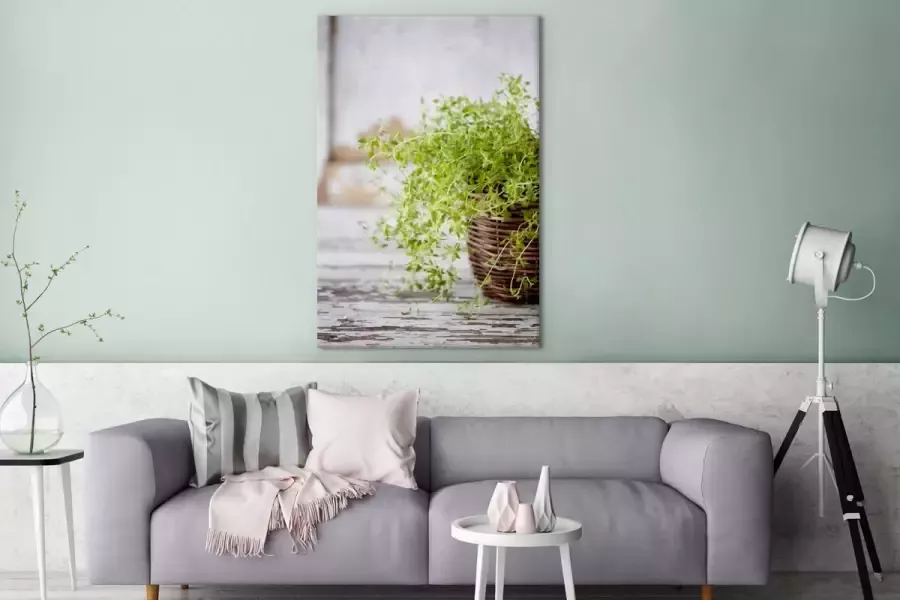 MuchoWow Canvas Schilderij Rieten mand met de lichtgroene tijm planten op een rustieke tafel 90x140 cm Wanddecoratie