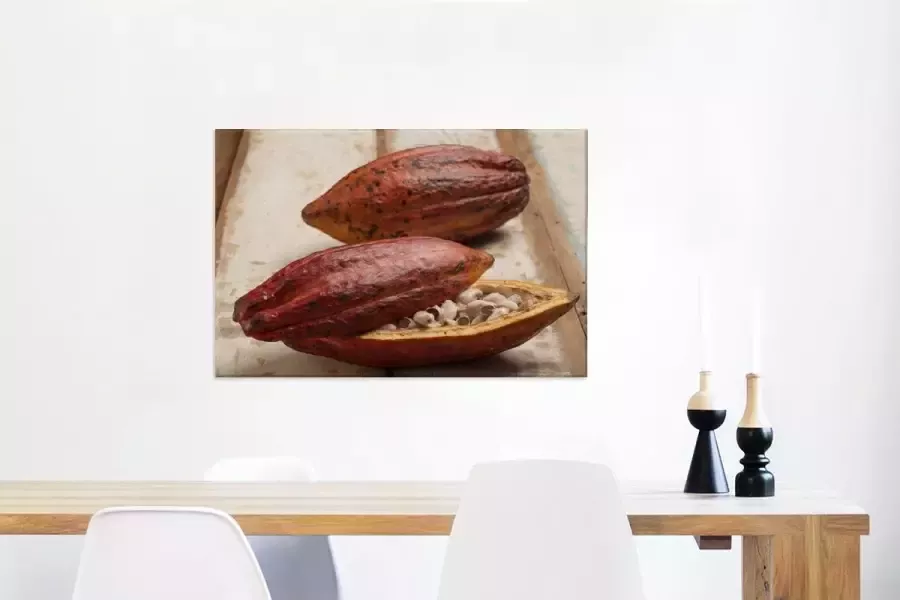 MuchoWow Canvas Schilderij Tropische peulenschil van cacaoboon op houten tafel 90x60 cm Wanddecoratie