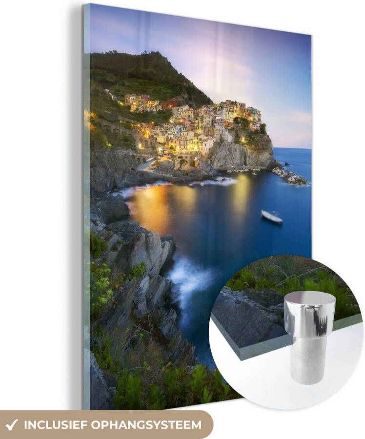 MuchoWow Glasschilderij 120x160 cm Schilderij glas Cinque Terre in de avond en verlicht door de gele lampen Foto op acrylglas Schilderijen