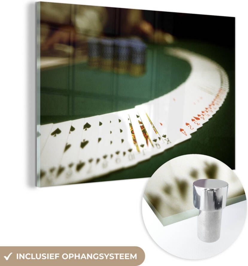 MuchoWow Glasschilderij 150x100 cm Schilderij acrylglas Deck speelkaarten op tafel Foto op glas Schilderijen