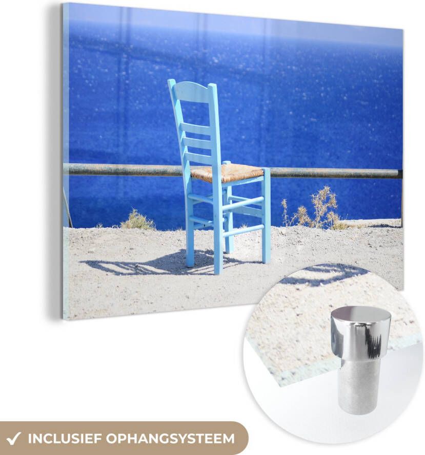 MuchoWow Glasschilderij 150x100 cm Schilderij acrylglas Uitzicht op de knalblauwe zee en een stoel op Kos Foto op glas Schilderijen