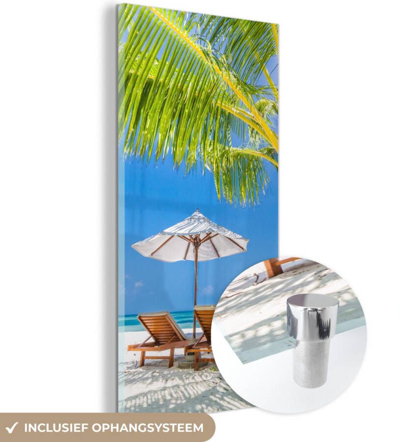 MuchoWow Glasschilderij 20x40 cm Schilderij glas Palmboom Strandstoel Parasol Foto op acrylglas Schilderijen