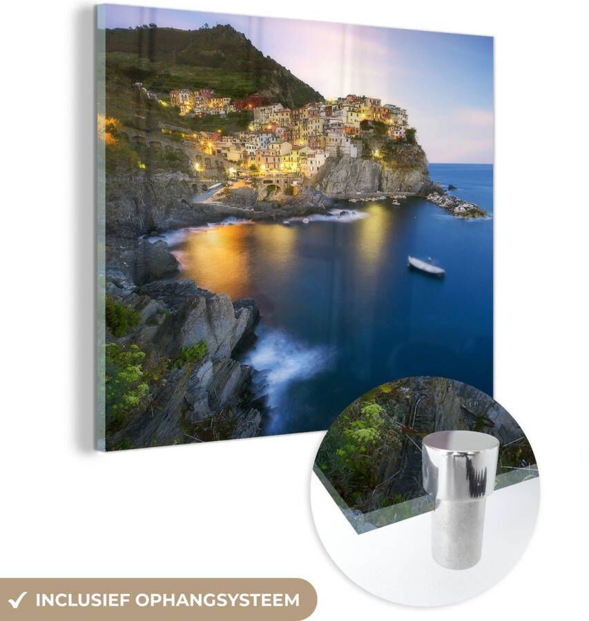 MuchoWow Glasschilderij 50x50 cm Schilderij glas Cinque Terre in de avond en verlicht door de gele lampen Foto op acrylglas Schilderijen