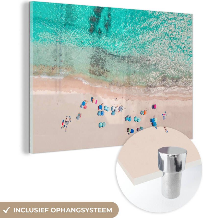 MuchoWow Glasschilderij 60x40 cm Schilderij glas Zee Strand Zomer Parasols Blauw Foto op acrylglas Schilderijen