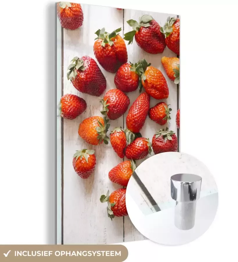 MuchoWow Glasschilderij 40x60 cm Schilderij glas Aardbei Fruit Tafel Foto op acrylglas Schilderijen