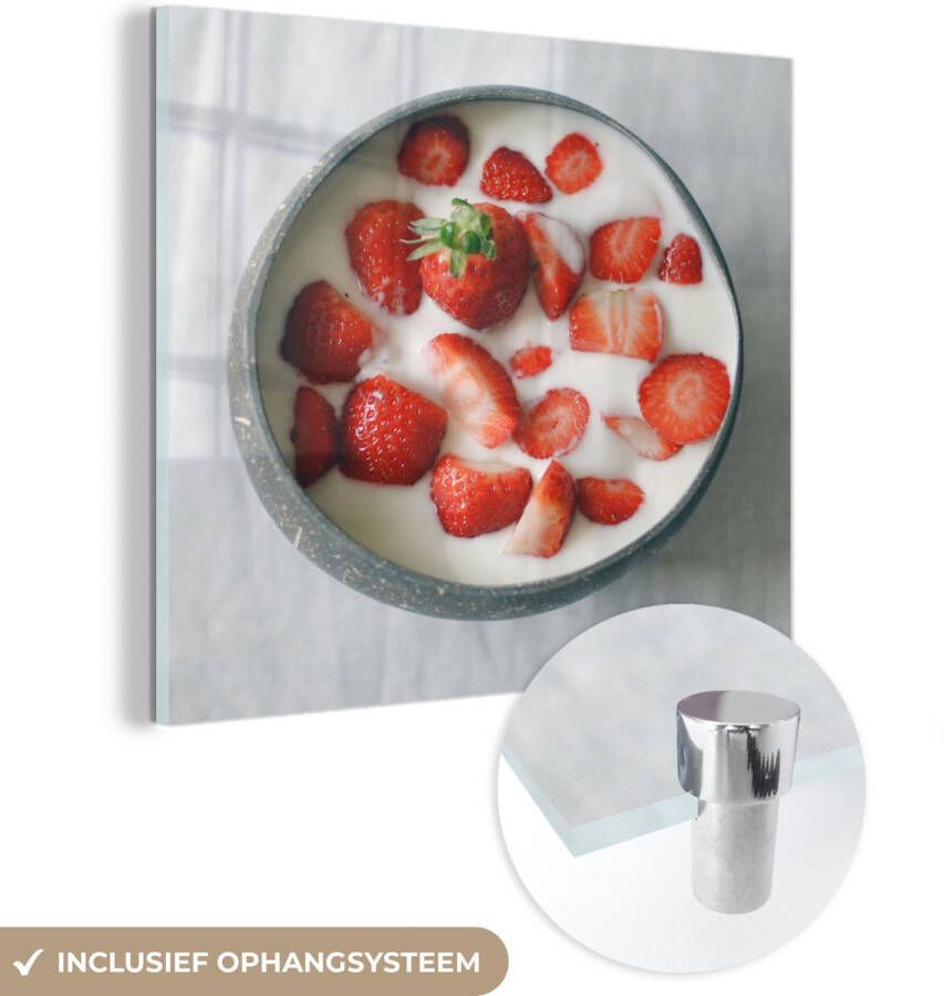 MuchoWow Glasschilderij 20x20 cm Schilderij glas Aardbei Kom Tafel Foto op acrylglas Schilderijen