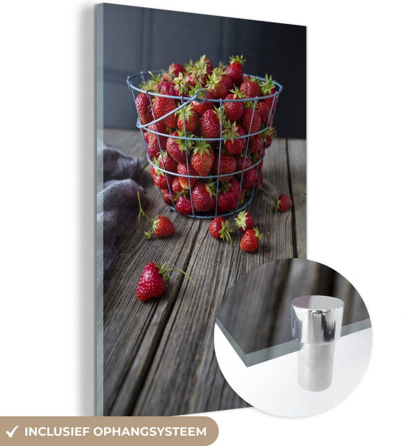 MuchoWow Glasschilderij 60x90 cm Schilderij glas Aardbei Mand Tafel Foto op acrylglas Schilderijen