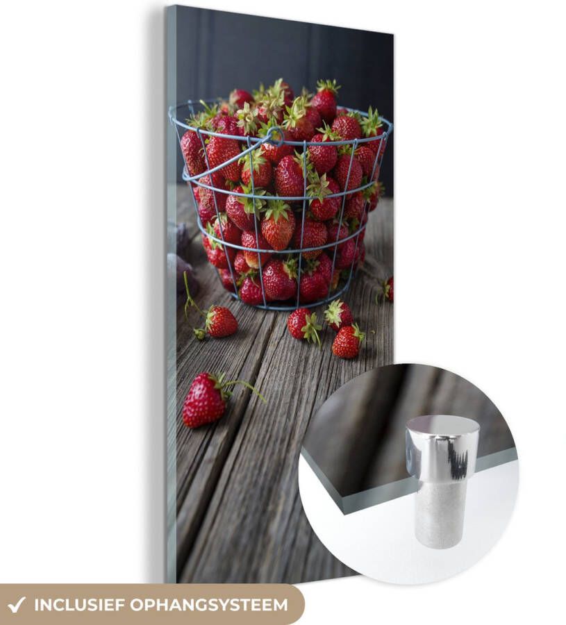 MuchoWow Glasschilderij 80x160 cm Schilderij glas Aardbei Mand Tafel Foto op acrylglas Schilderijen