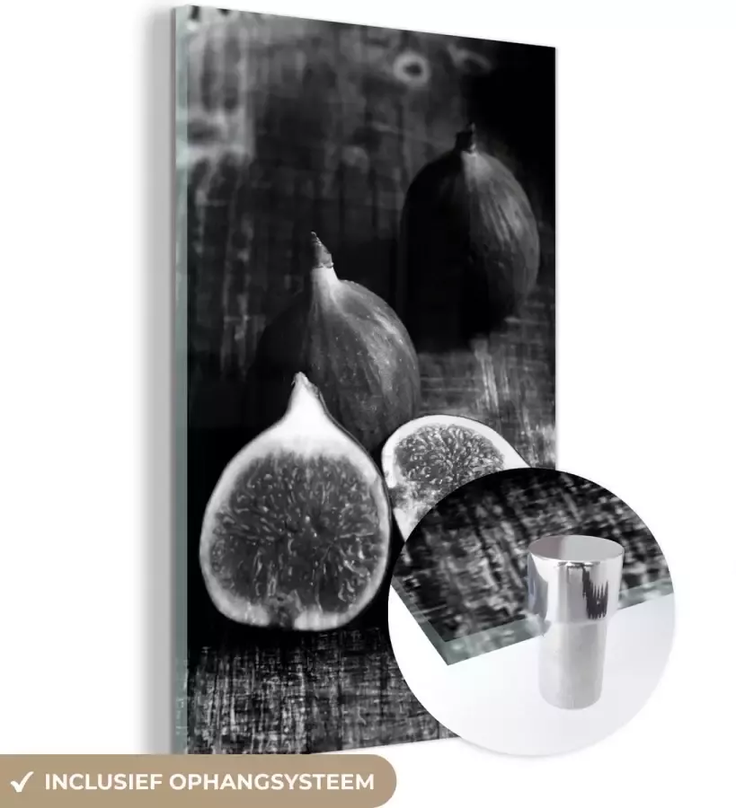 MuchoWow Glasschilderij 40x60 cm Schilderij glas Artistieke vijgen op houten tafel zwart wit Foto op acrylglas Schilderijen