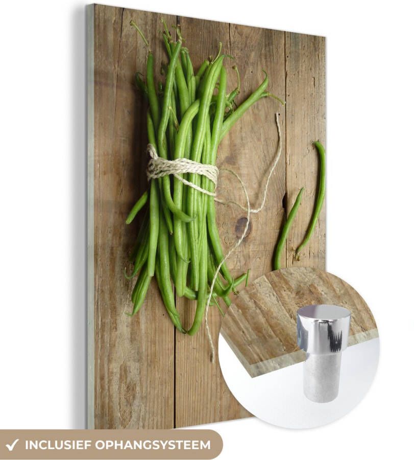 MuchoWow Glasschilderij 60x80 cm Schilderij acrylglas Bundel van groene sperziebonen op een houten tafel Foto op glas Schilderijen