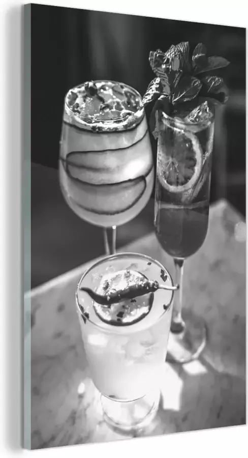 MuchoWow Glasschilderij Cocktails met dure drank op een marmeren tafel zwart wit 120x180 cm Acrylglas Schilderijen Foto op Glas