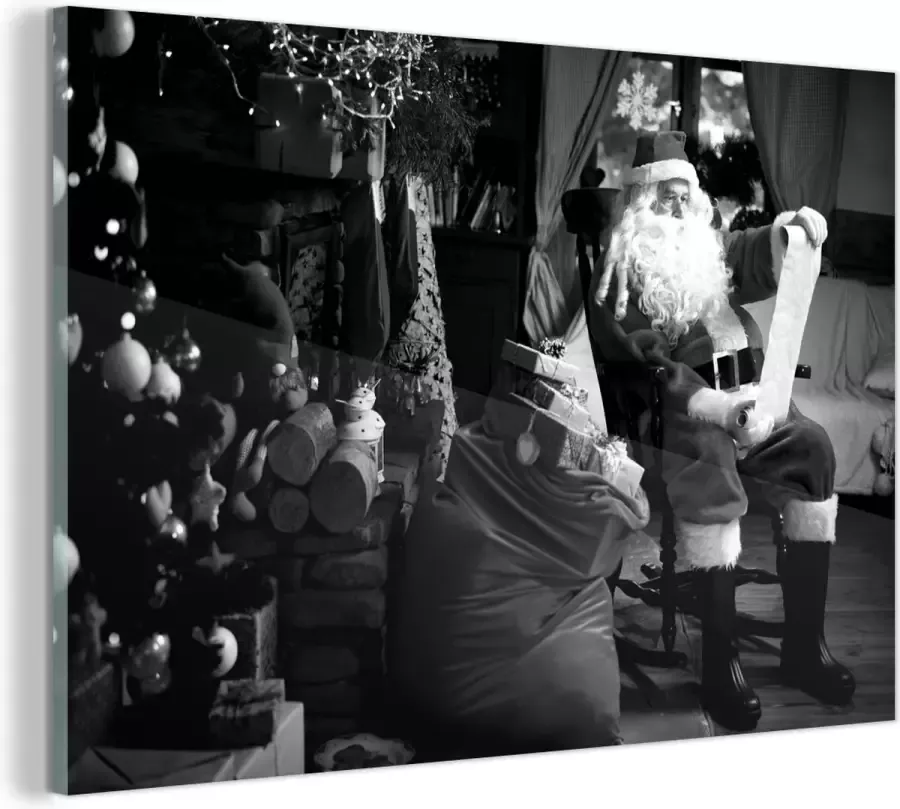 MuchoWow Glasschilderij De kerstman zittend in een stoel met zak vol geschenken zwart wit 120x80 cm Acrylglas Schilderijen Foto op Glas