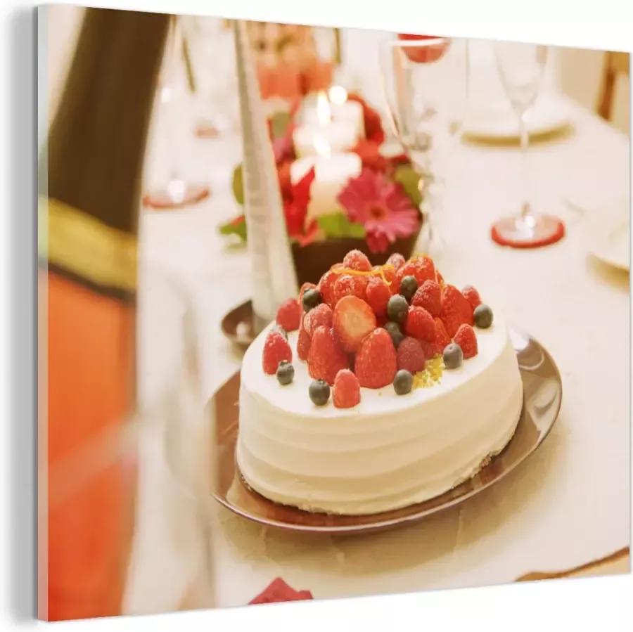 MuchoWow Glasschilderij Een aardbeientaartje op een gedekte tafel 40x30 cm Acrylglas Schilderijen Foto op Glas - Foto 2