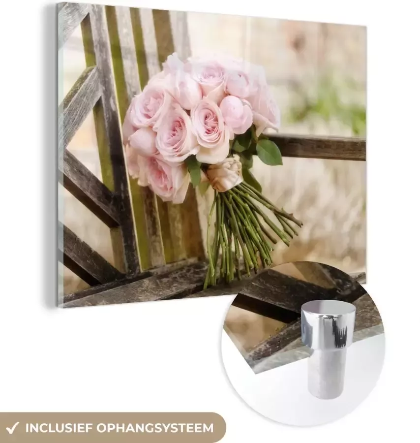 MuchoWow Glasschilderij 120x90 cm Schilderij glas Een boeket van roze rozen op een houten bank Foto op acrylglas Schilderijen