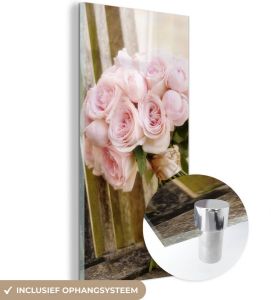 MuchoWow Glasschilderij Een boeket van roze rozen op een houten bank 80x160 cm Acrylglas Schilderijen Foto op Glas