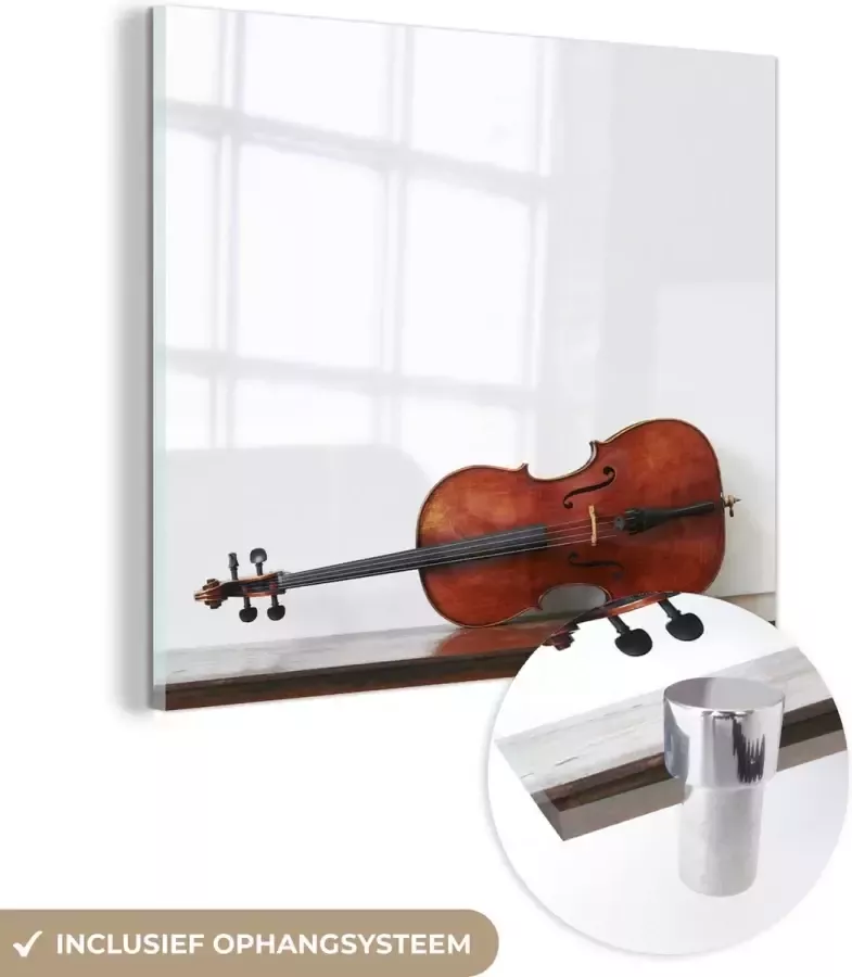 MuchoWow Glasschilderij 20x20 cm Schilderij glas Een cello op een houten tafel Foto op acrylglas Schilderijen - Foto 2