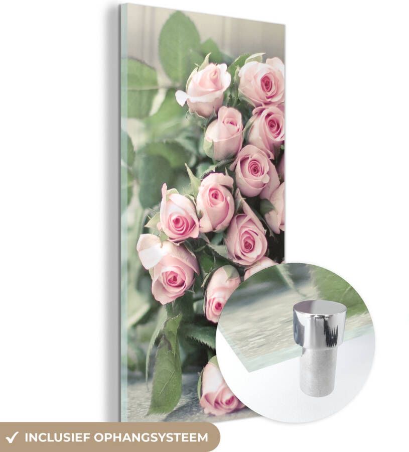 MuchoWow Glasschilderij 80x160 cm Schilderij glas Een grote boek van roze rozen ligt op een tafel. Foto op acrylglas Schilderijen