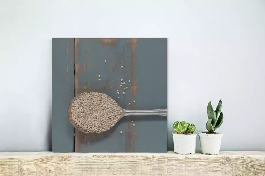 MuchoWow Glasschilderij Een vintage lepel met quinoa op een houten tafel 20x20 cm Acrylglas Schilderijen Foto op Glas
