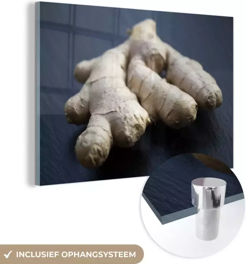 MuchoWow Glasschilderij 150x100 cm Schilderij acrylglas Gember op een donkere tafel Foto op glas Schilderijen