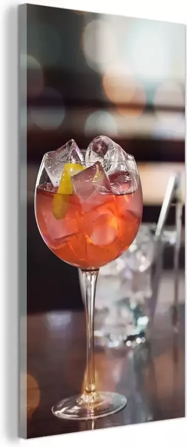 MuchoWow Glasschilderij Gin tonic met rode vruchten op een houten tafel 60x120 cm Acrylglas Schilderijen Foto op Glas