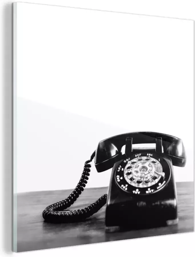 MuchoWow Glasschilderij Illustratie van een retro telefoon op een houten tafel zwart wit 90x90 cm Acrylglas Schilderijen Foto op Glas