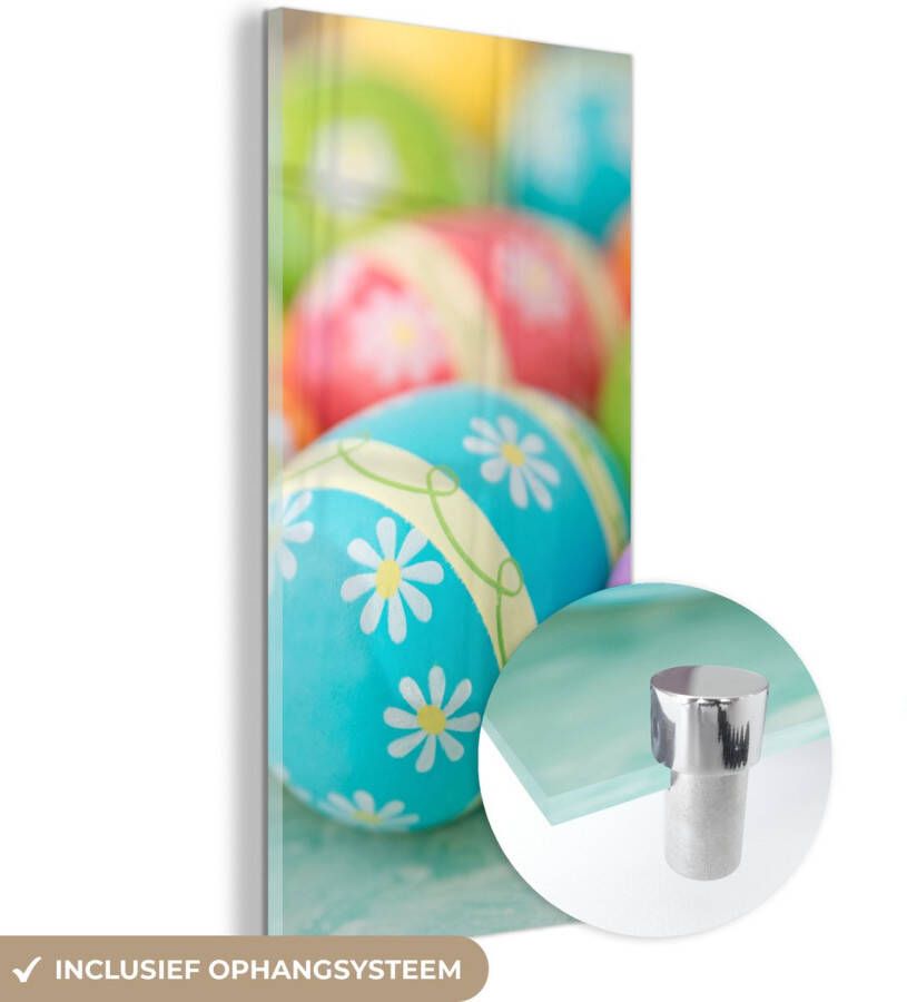 MuchoWow Glasschilderij 40x80 cm Schilderij glas Kleurrijke paaseieren uitgestald op een tafel voor Pasen Foto op acrylglas Schilderijen