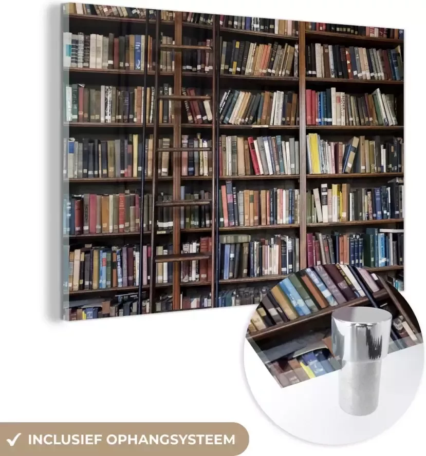 MuchoWow Glasschilderij 120x80 cm Schilderij glas Ladder tegen een boekenkast in de bibliotheek Foto op acrylglas Schilderijen