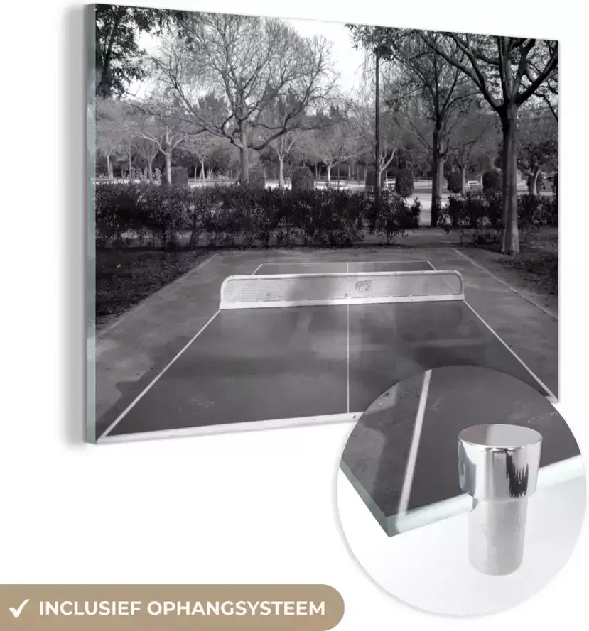 MuchoWow Glasschilderij 150x100 cm Schilderij glas Openbare tafel om tafeltennis te spelen zwart wit Foto op acrylglas Schilderijen
