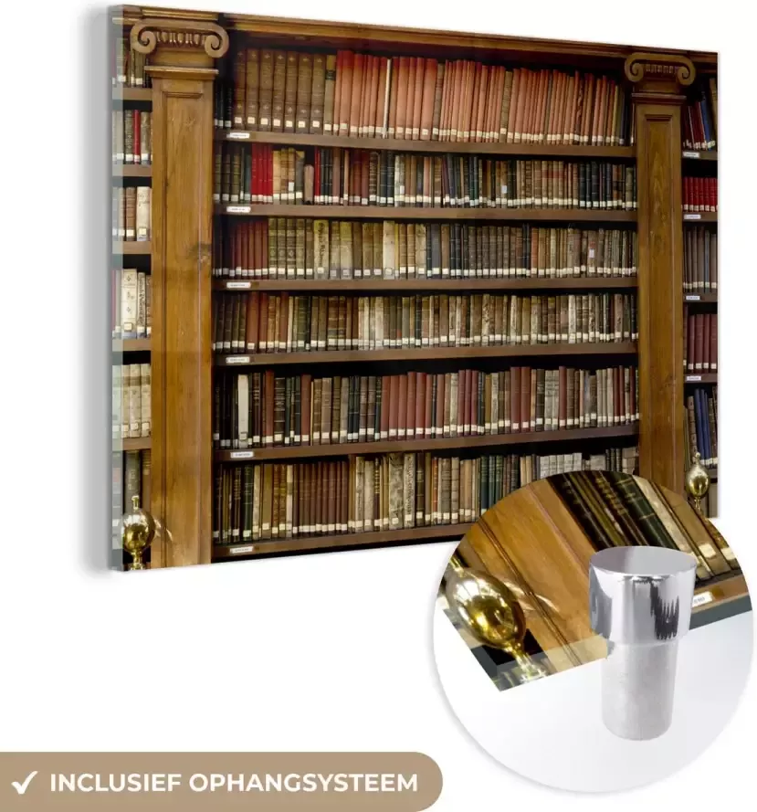 MuchoWow Glasschilderij 90x60 cm Schilderij acrylglas Oude boeken in een bibliotheek Foto op glas Schilderijen