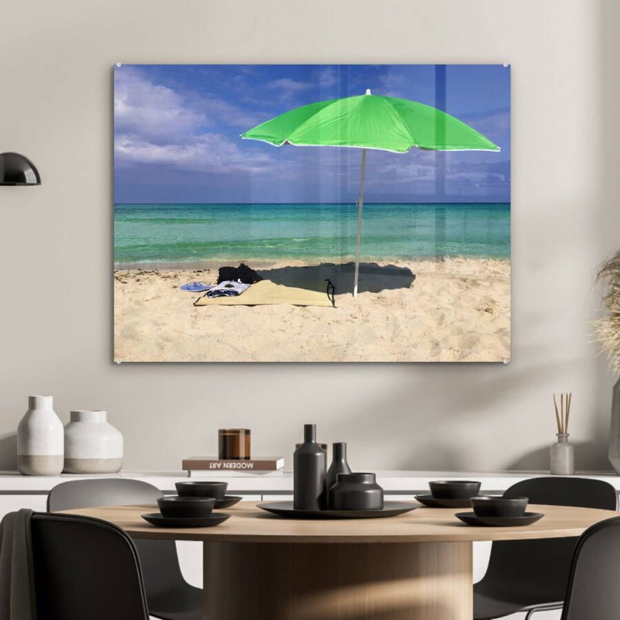 MuchoWow Glasschilderij 80x60 cm Schilderij acrylglas Parasol Strand Zand Foto op glas Schilderijen